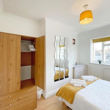 3 Bed Duplex Flat, Free Wifi & Netflix, Ideal For Contractors Lägenhet Gravesend Exteriör bild